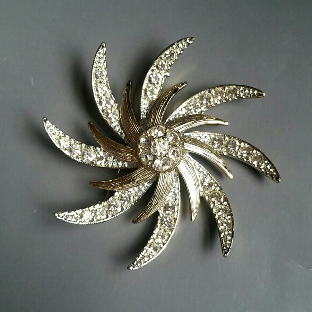 Vintage signed Sarah Coventry swirl brooch